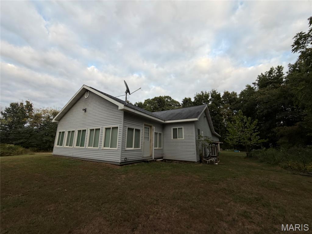 Home in Shobonier, IL 62885