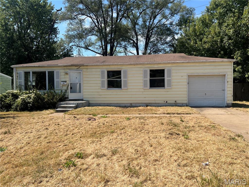 744 Kelvin Drive — photo