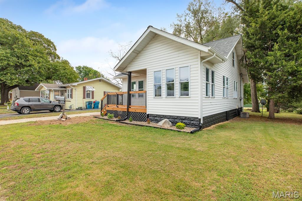 130 Harnett Avenue, Wood River, IL 62095 | Realty.com