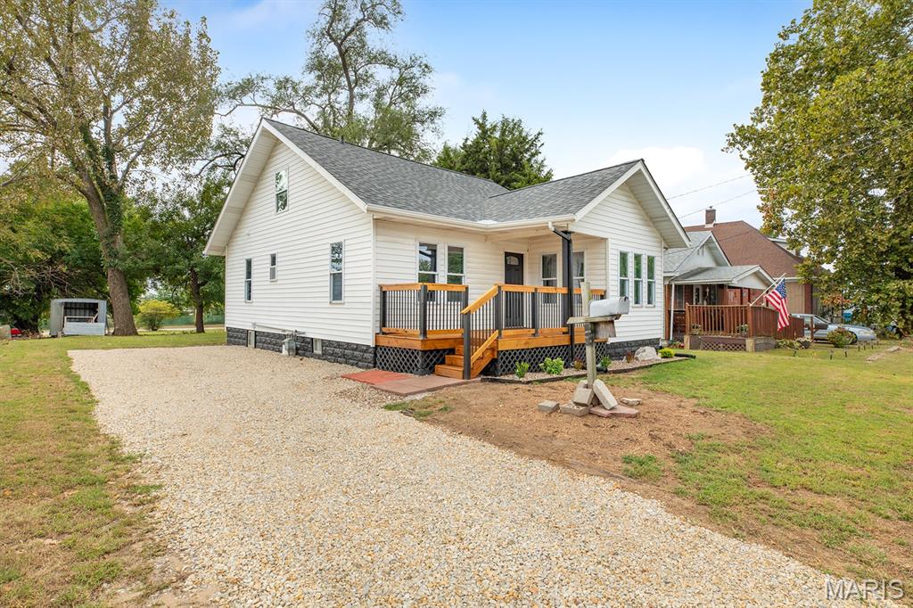 130 Harnett Avenue, Wood River, IL 62095 | Realty.com