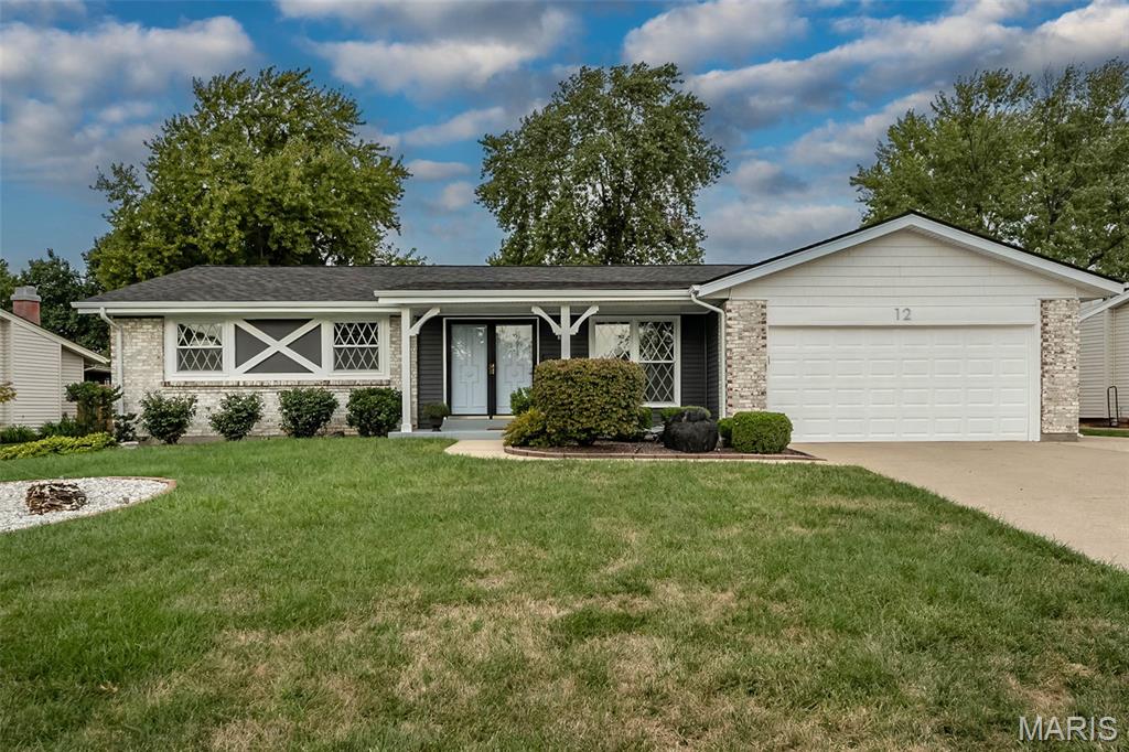 12 Oakridge West Drive — photo