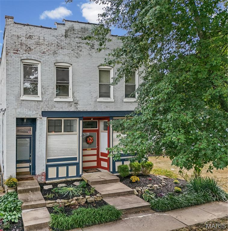 3368 Oxford Boulevard — photo