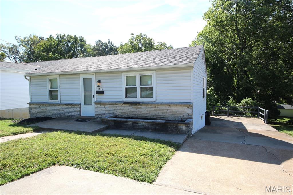 8916 Higginson Drive — photo
