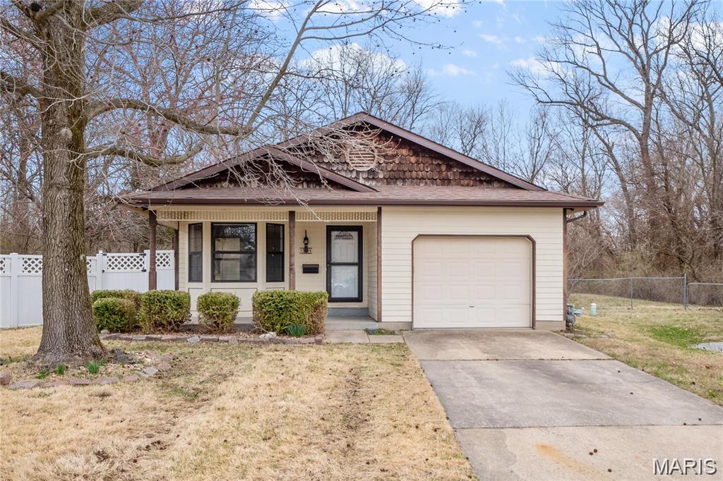701 Oak Hollow Court — photo