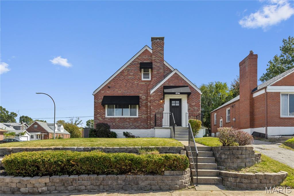 8746 Park Lane — photo