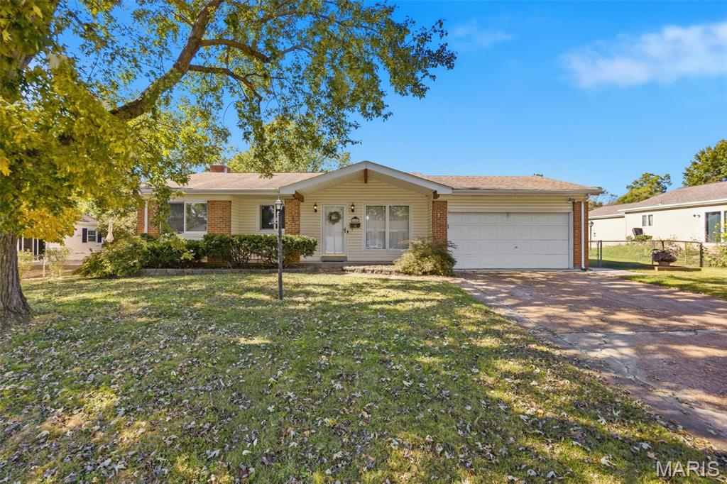 540 Coachway Lane — photo