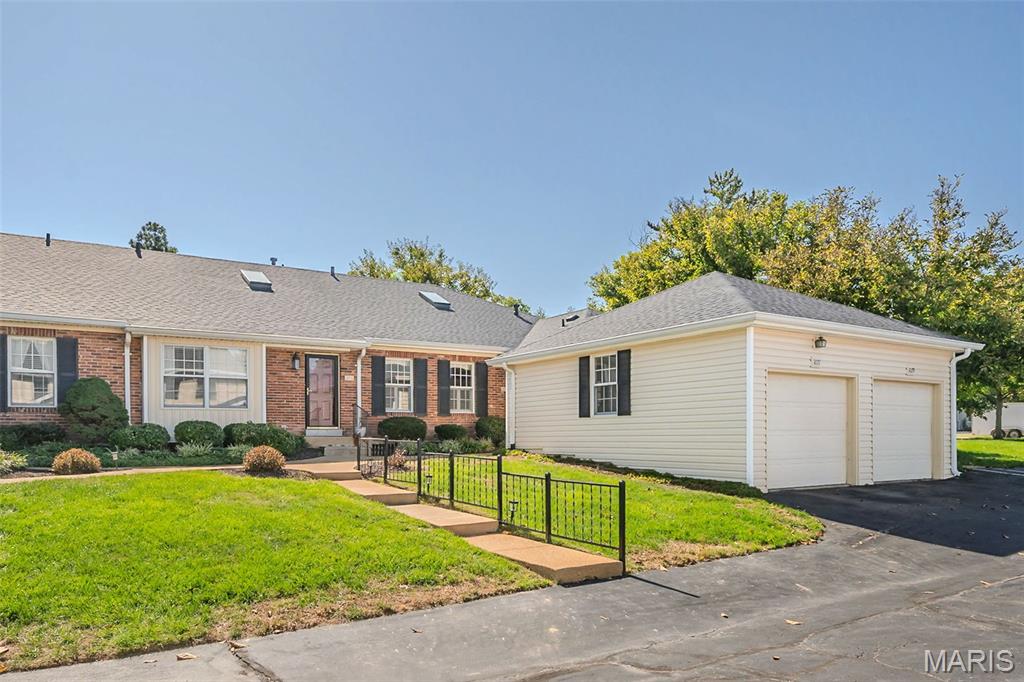 1077 Brooksgate Manor Drive — photo
