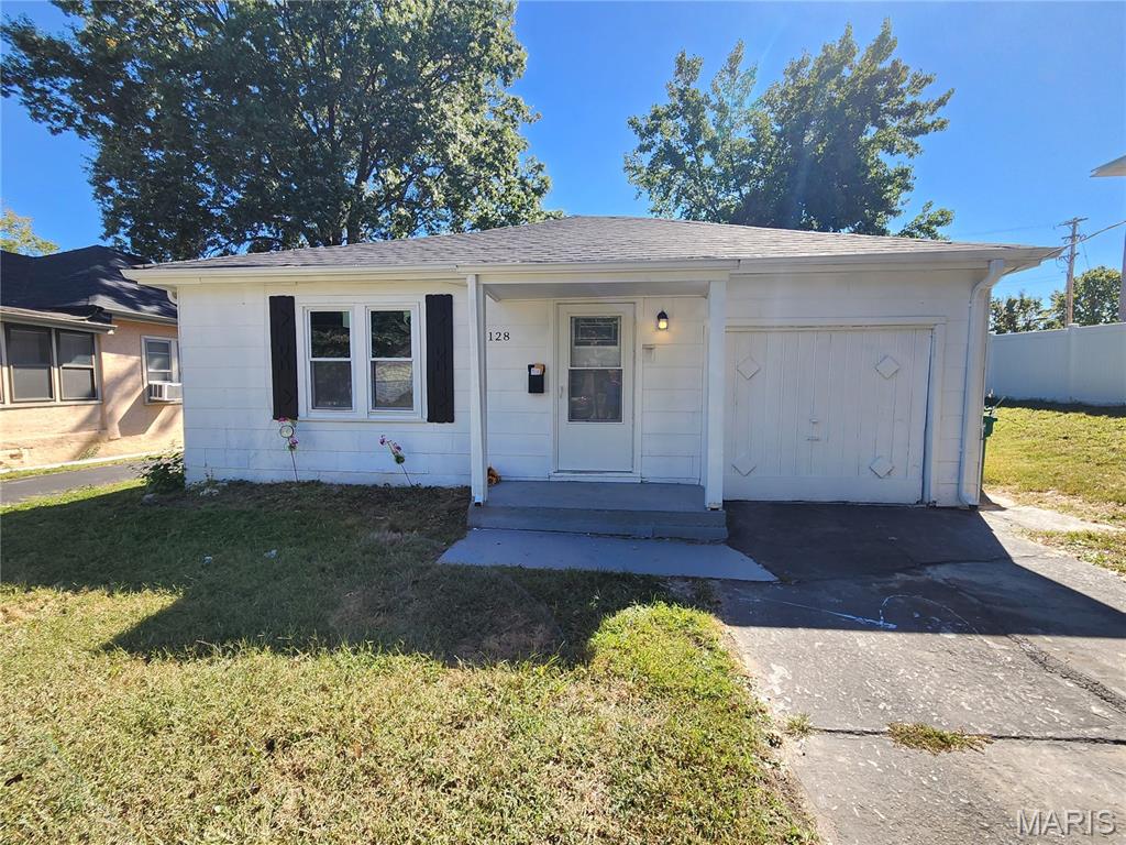 128 Deane Court — photo