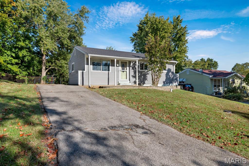 855 Sunset Drive — photo