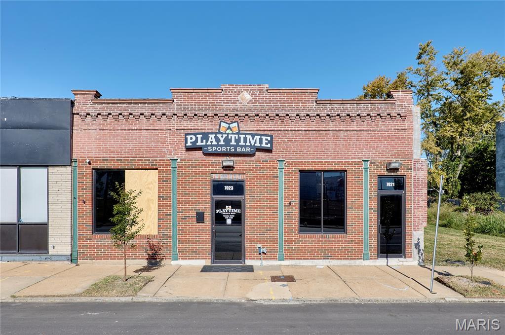 7023 S Broadway Street — photo