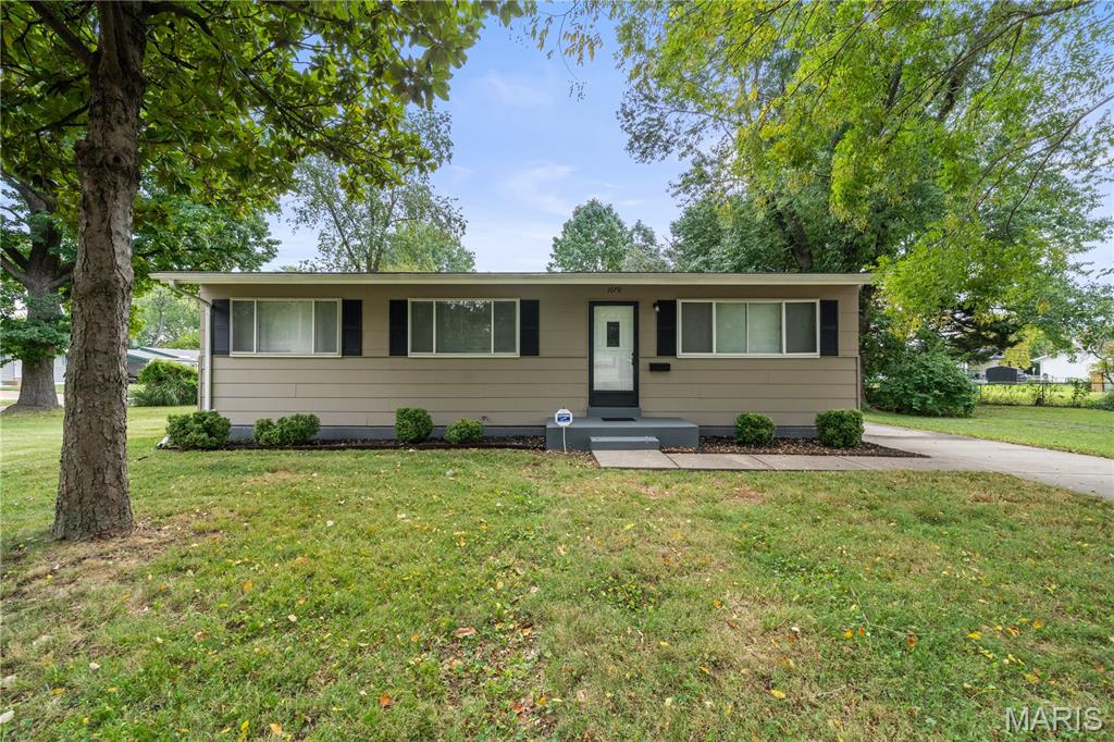 1070 Campion Lane — photo