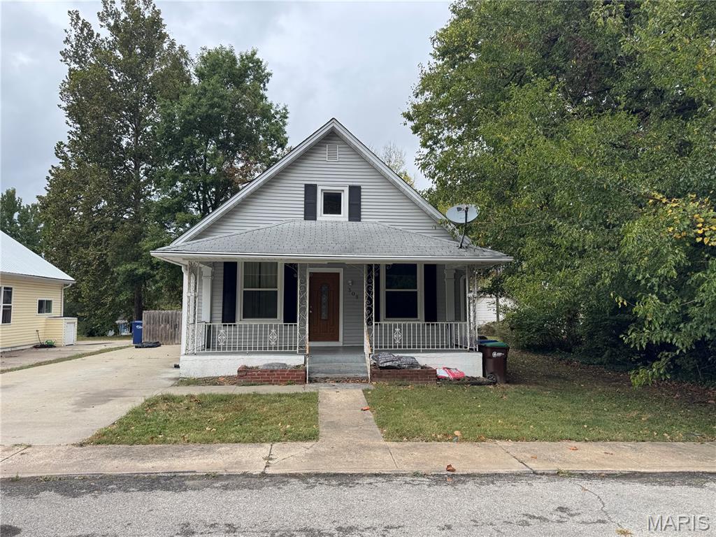305 W Walnut Street — photo