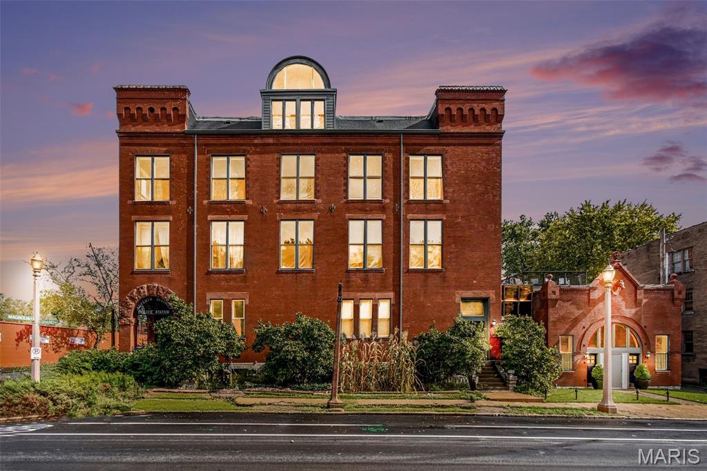 3556 Magnolia Avenue Unit 302 — photo