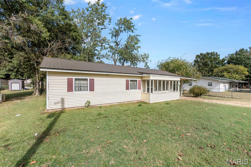 412 E Union Street, Clarkton, MO 63837 — photo 2