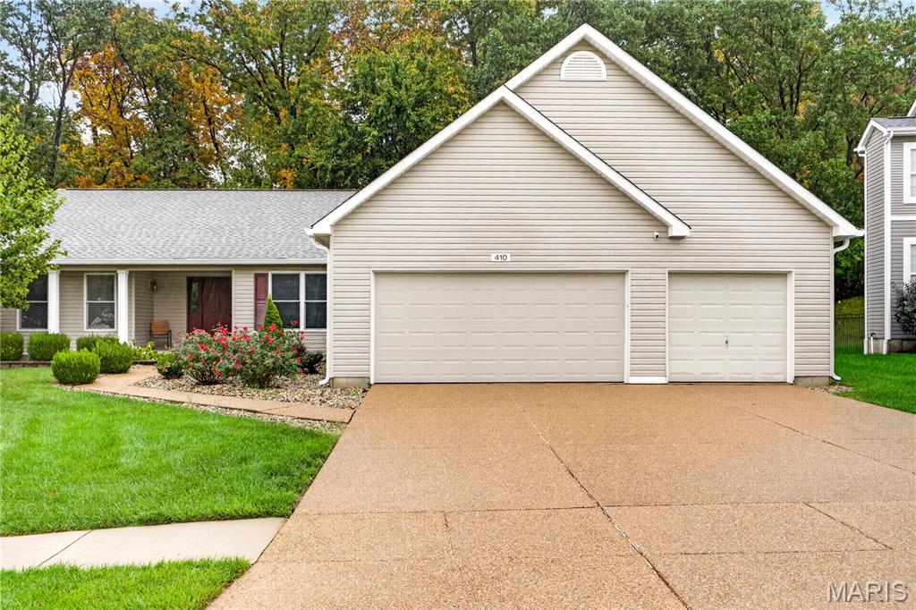 410 English Manor Drive — photo