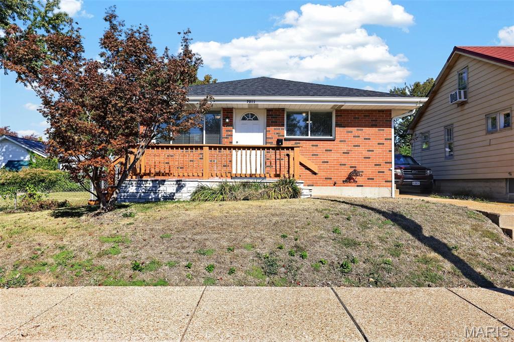 7011 Lansdowne Avenue — photo