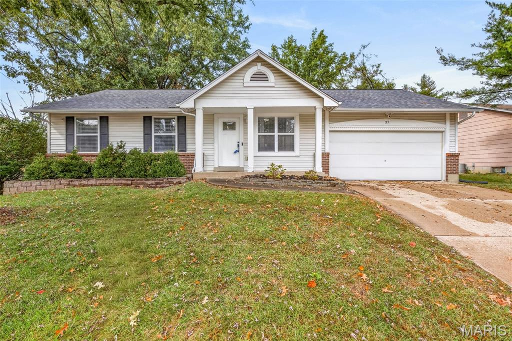 37 Royal Oaks Drive — photo