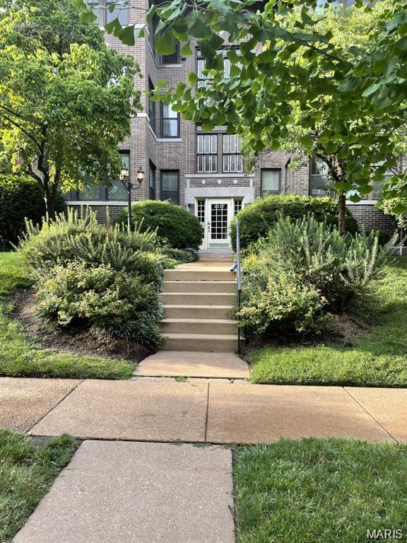 5527 Waterman Boulevard Unit 1E — photo