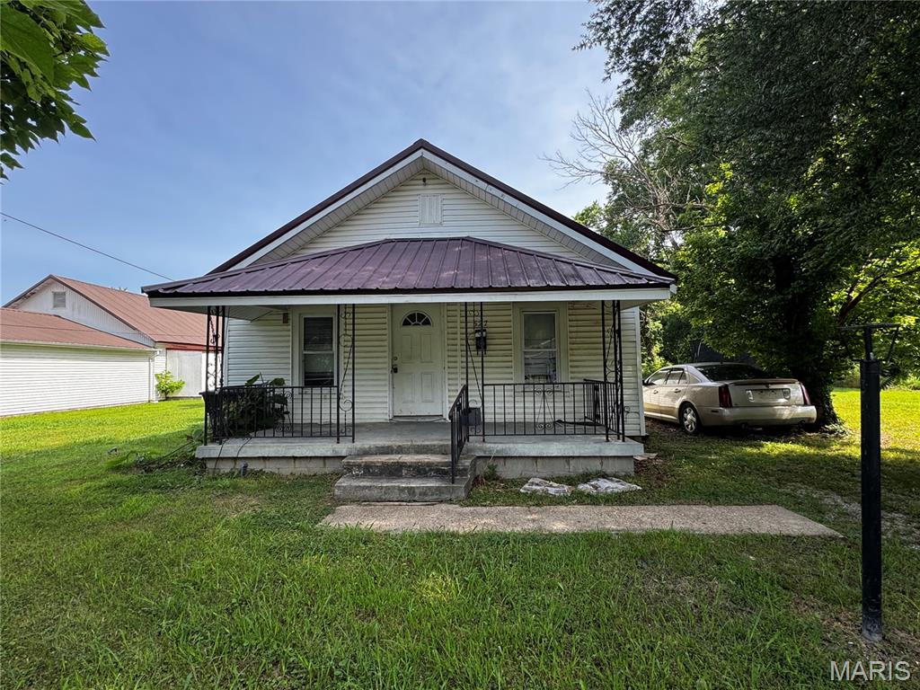 527 W Victor Street — photo