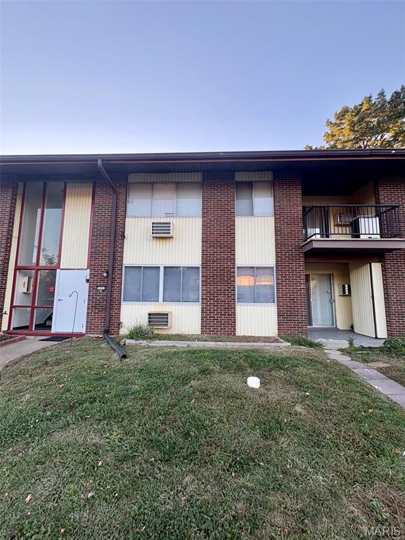 7551 Hazelcrest Drive Unit H — photo