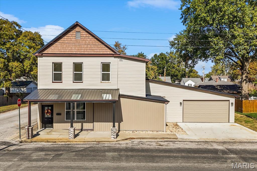 319 W Laurel Street — photo