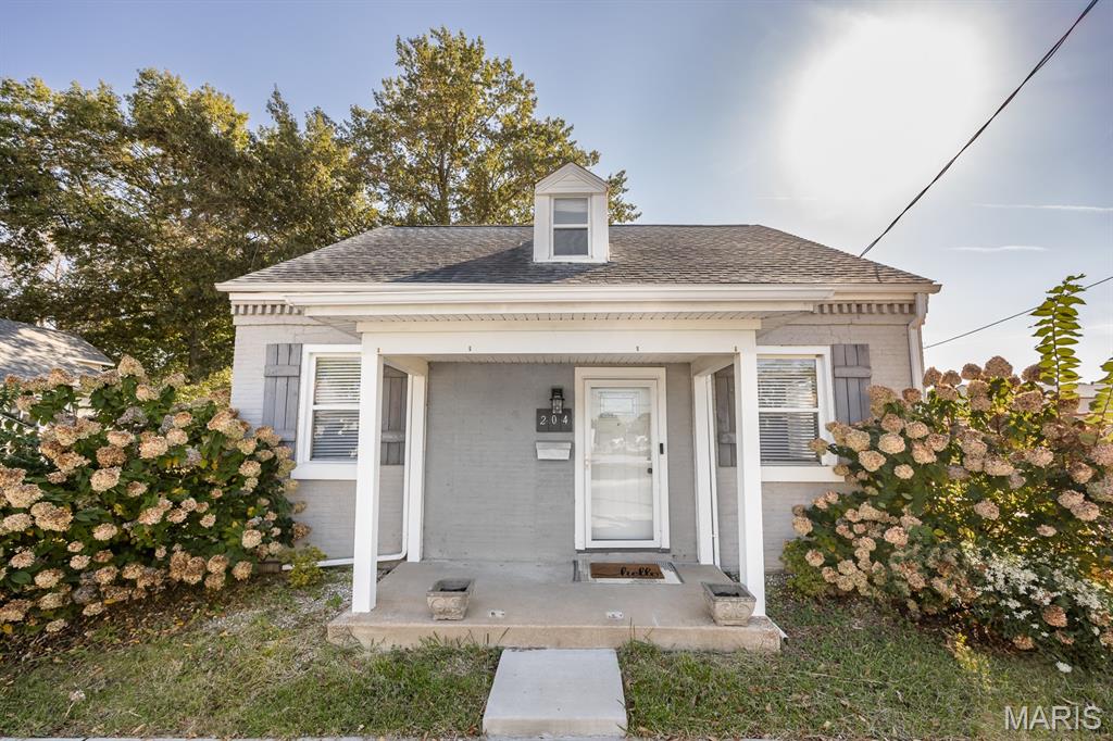 204 E Laurel Street — photo