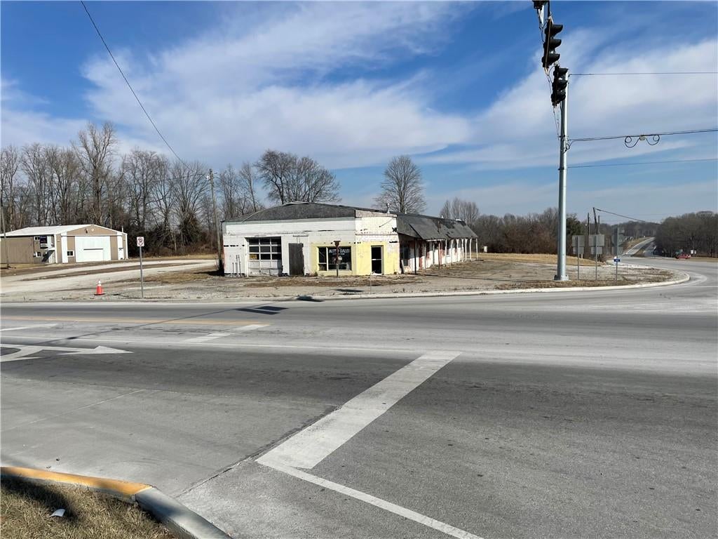 1651 E US Highway 40 — photo