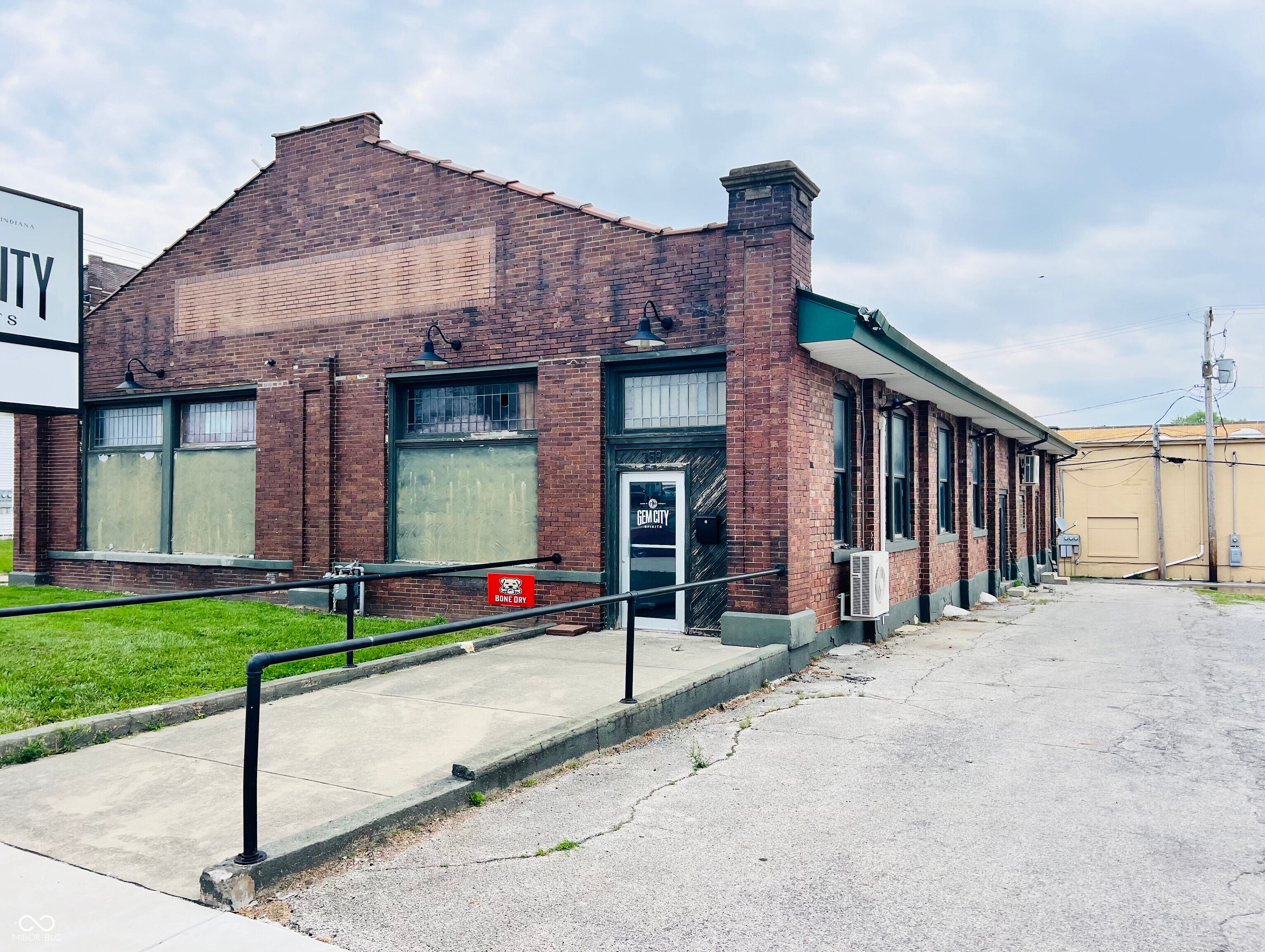 359 N Main Street — photo