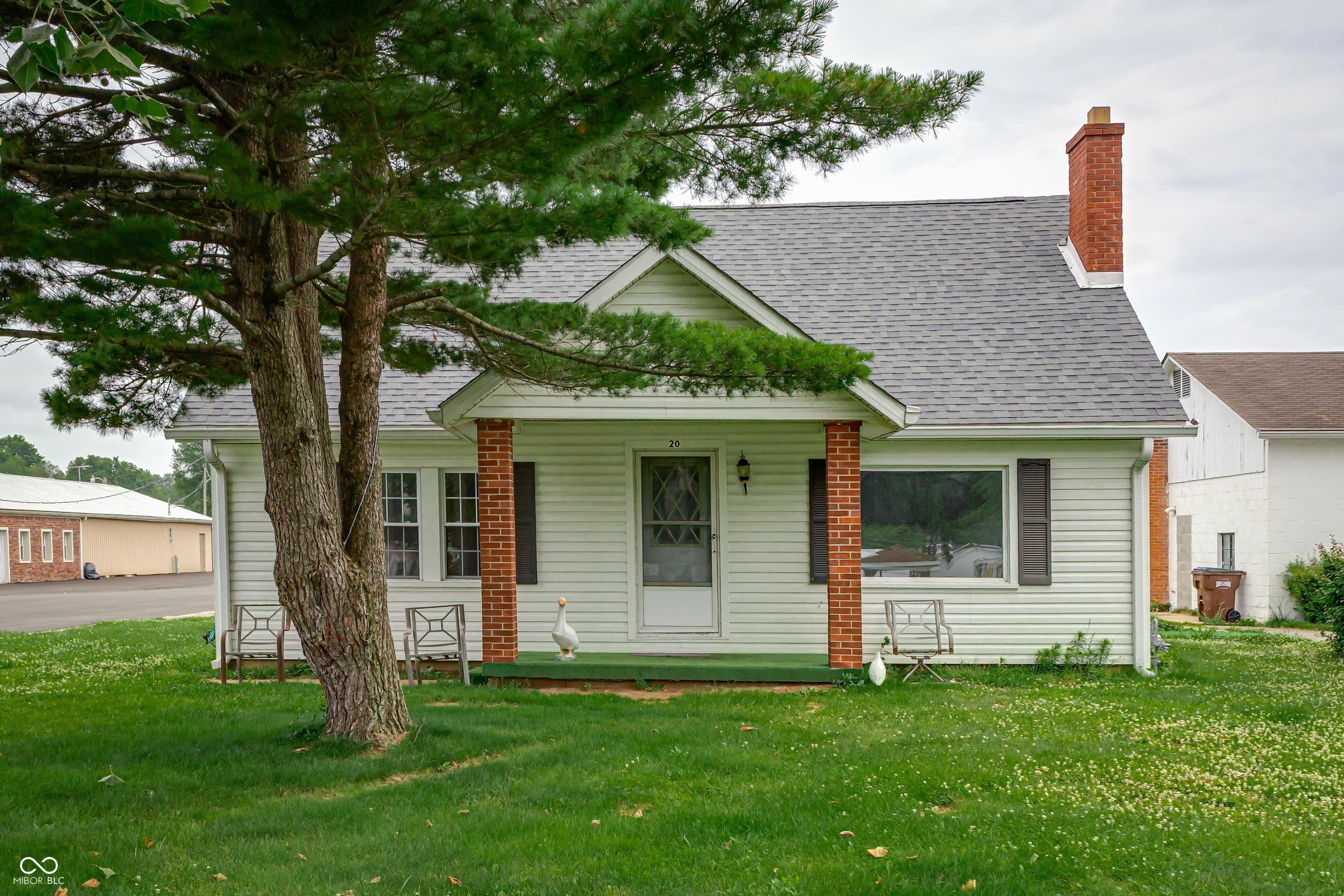 20-24 N Eisenhower Drive — photo