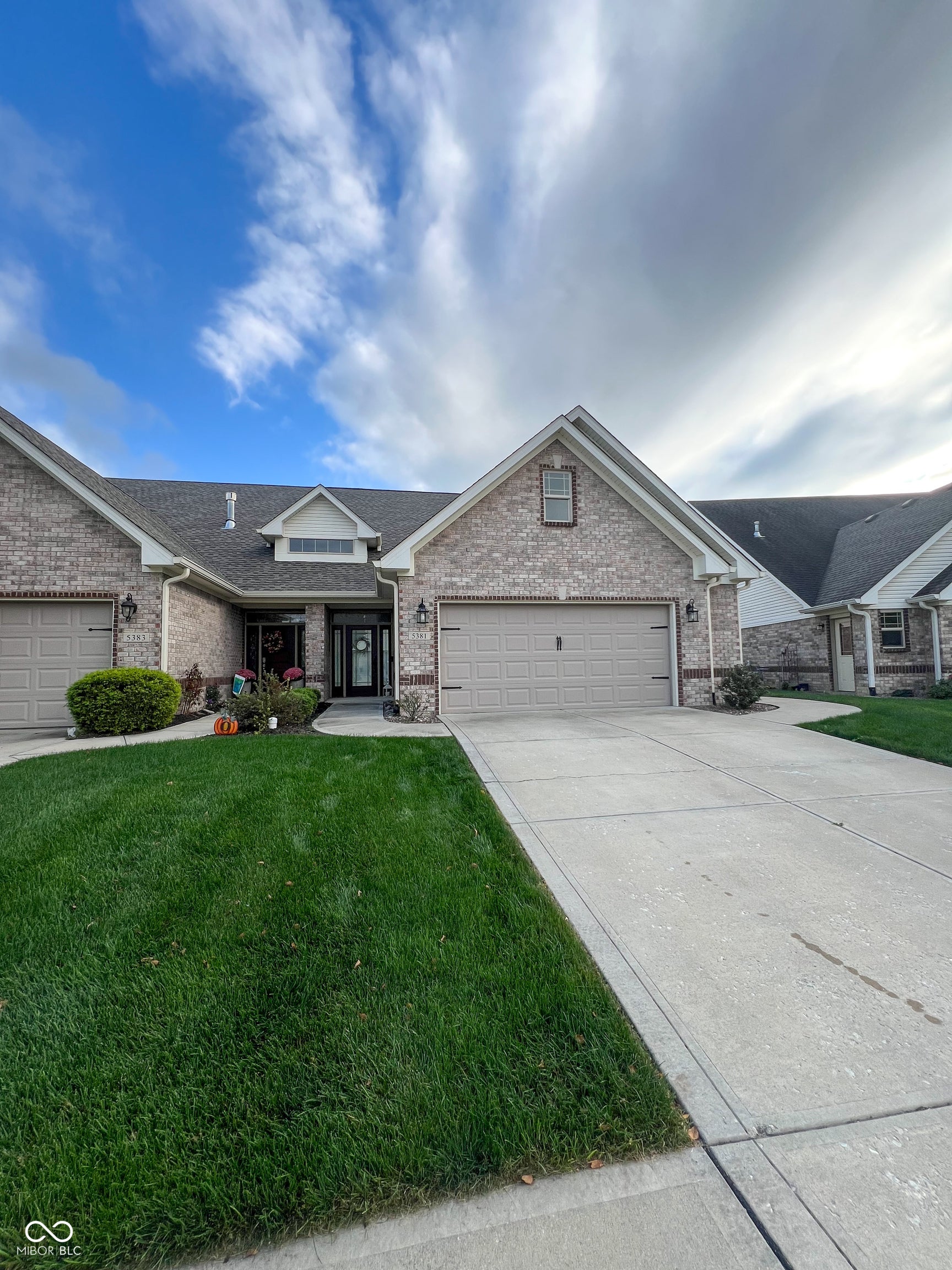 5381 Buckingham Lane — photo