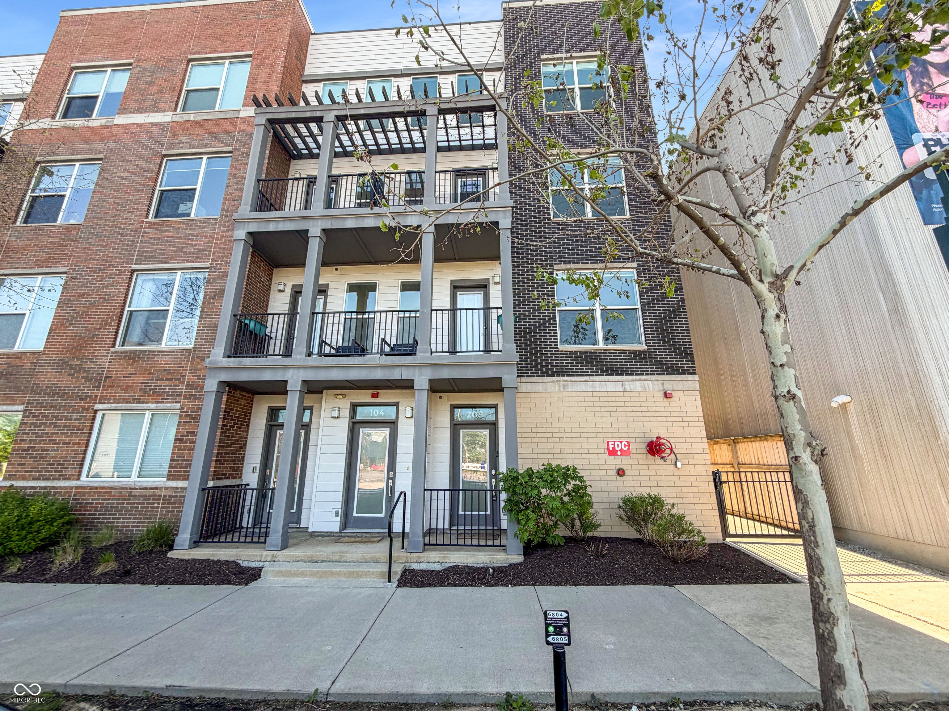 727 N Illinois Street Unit 208 — photo