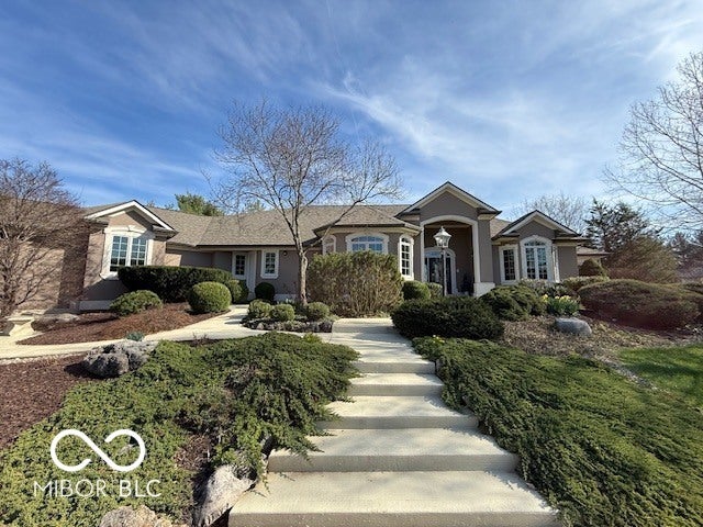 3799 N Foxcliff Drive E — photo
