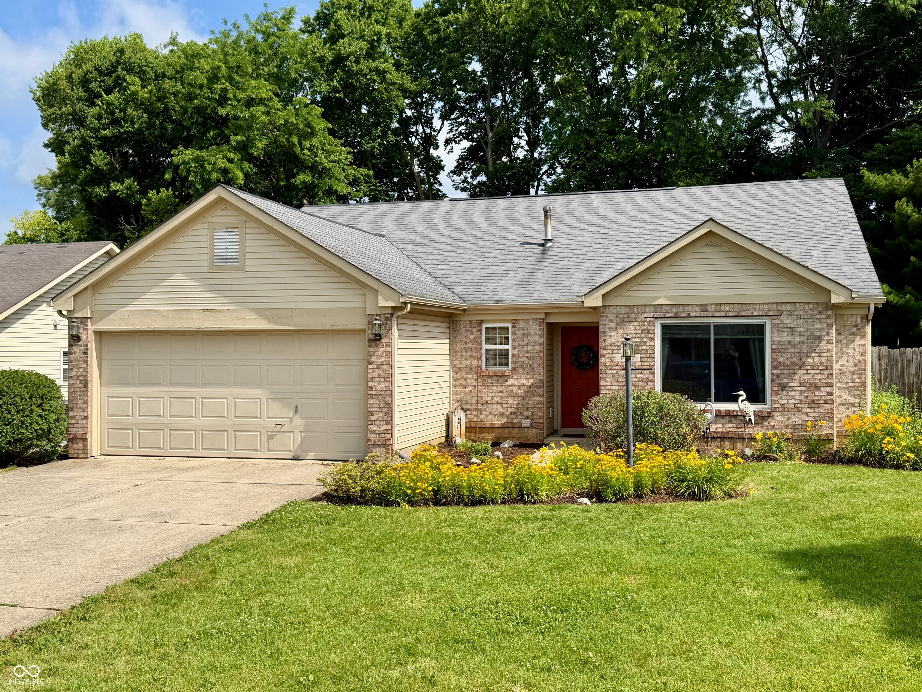 1019 E Killian Drive — photo