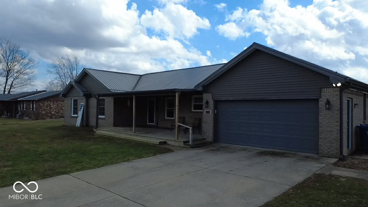 645 Parkeway Drive — photo