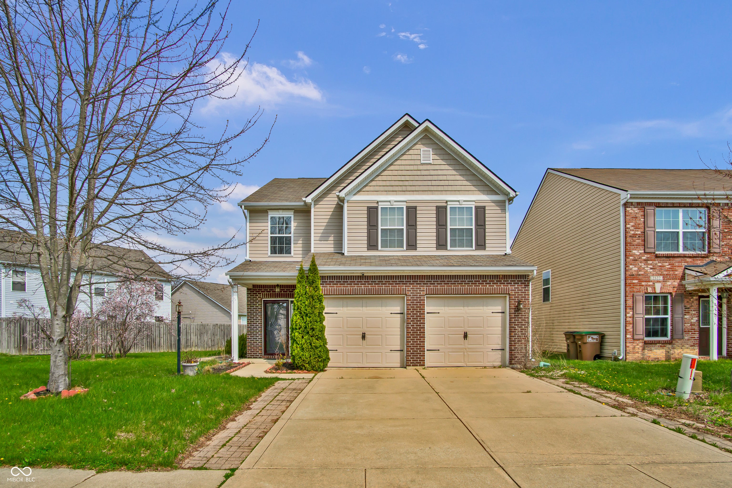 2542 Middle View Drive — photo