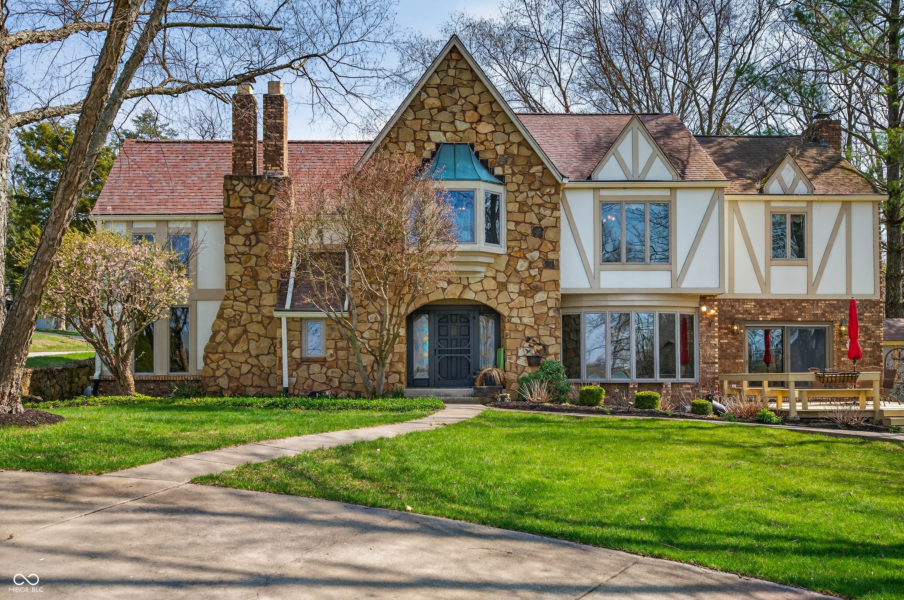 995 E Skyline Drive — photo