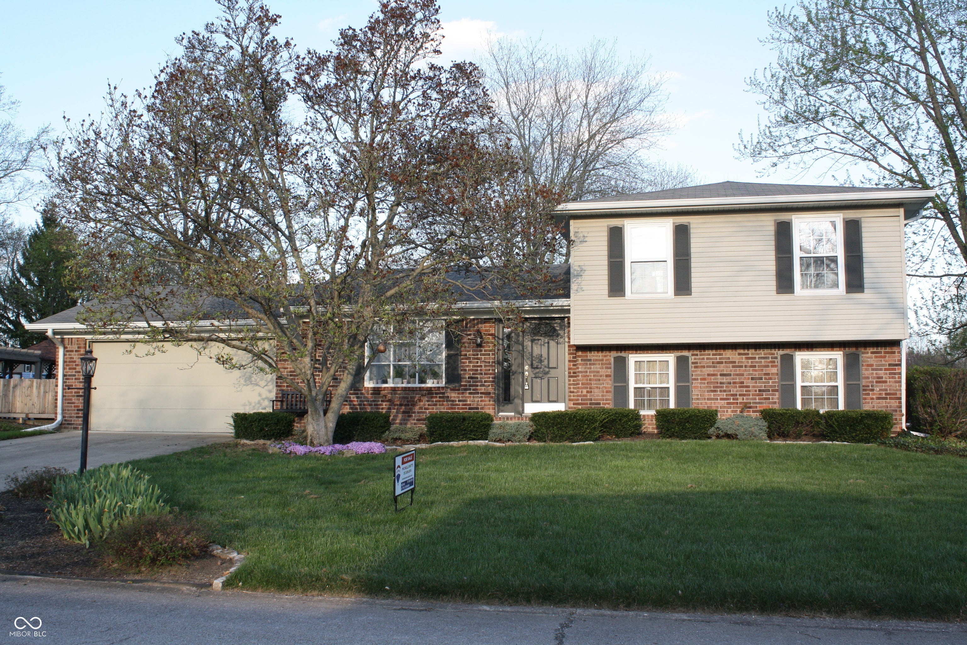 8437 Lockwood Lane — photo