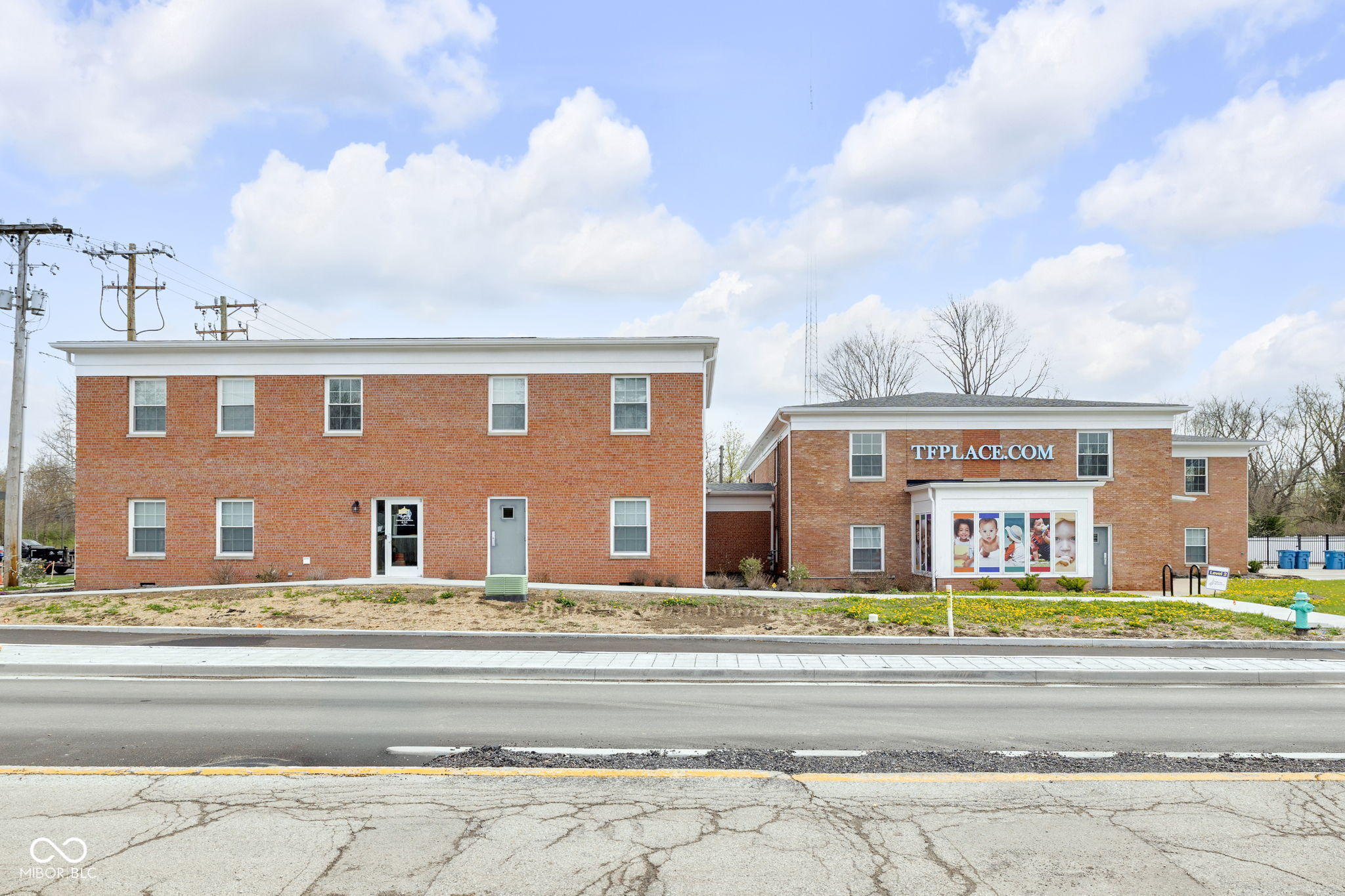 10455 N College Avenue — photo