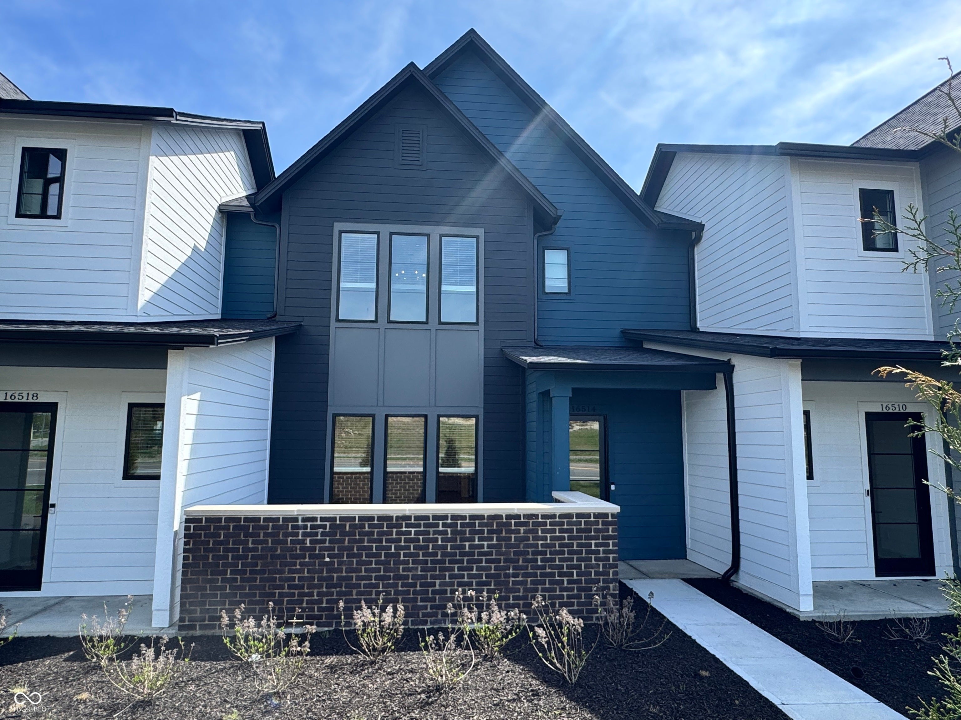 16514 Deerpath Way — photo