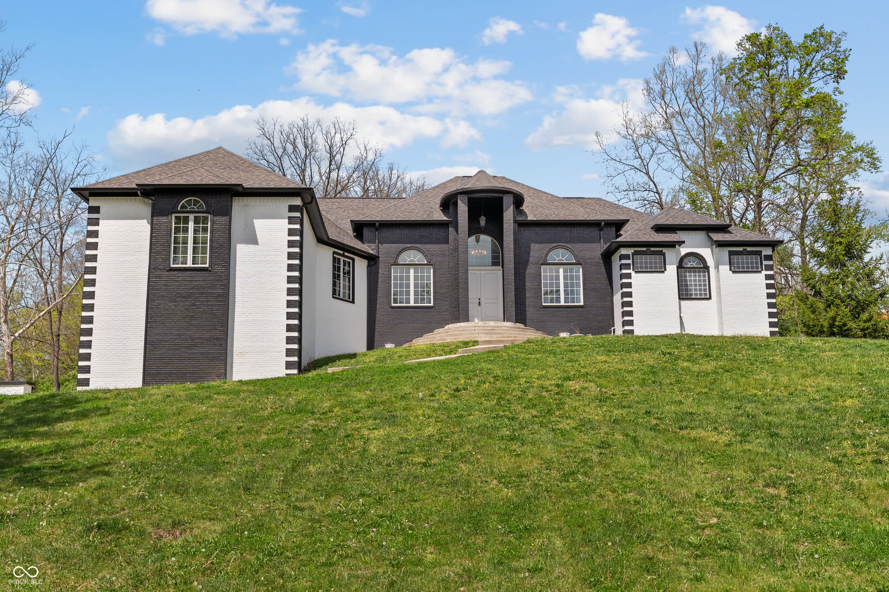 9030 Fall Creek Road — photo