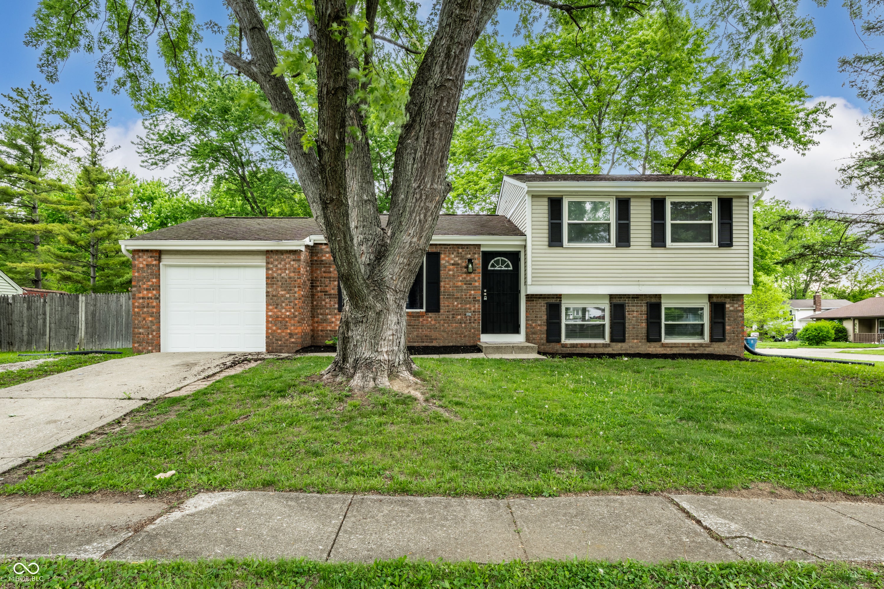 1501 Butternut Lane — photo