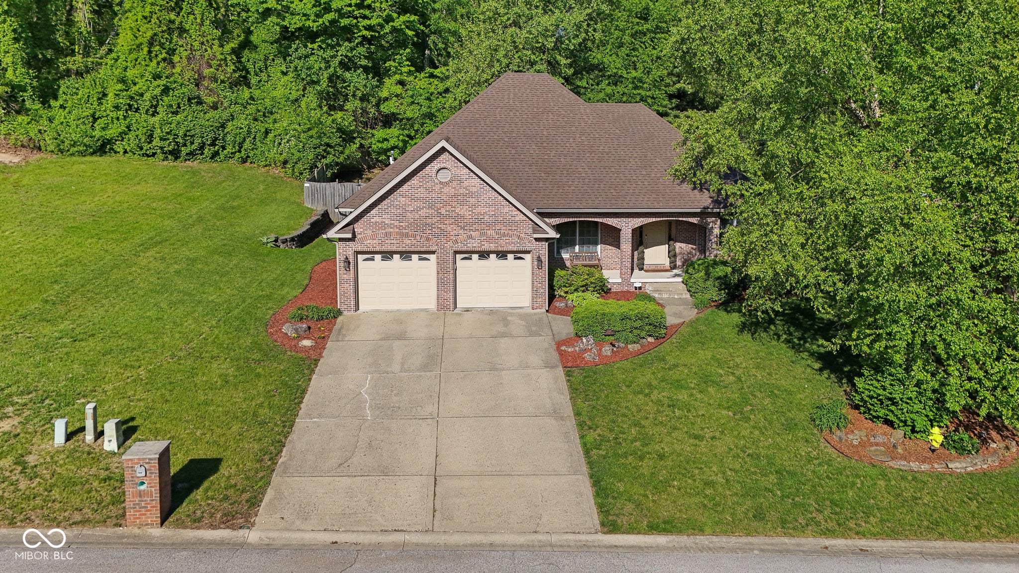 2545 Eisenhower Lane — photo