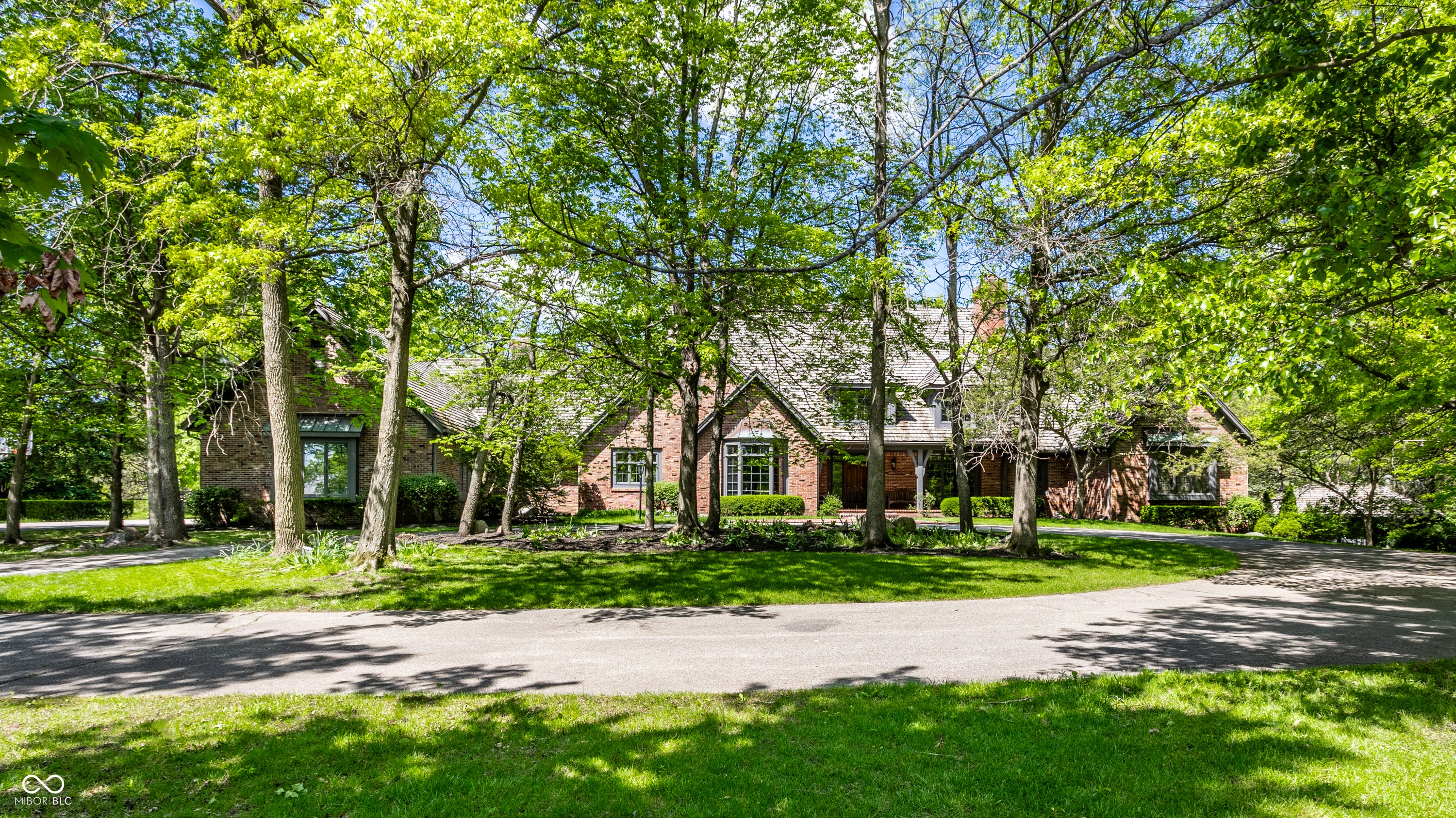 14300 Oakbrook Court — photo