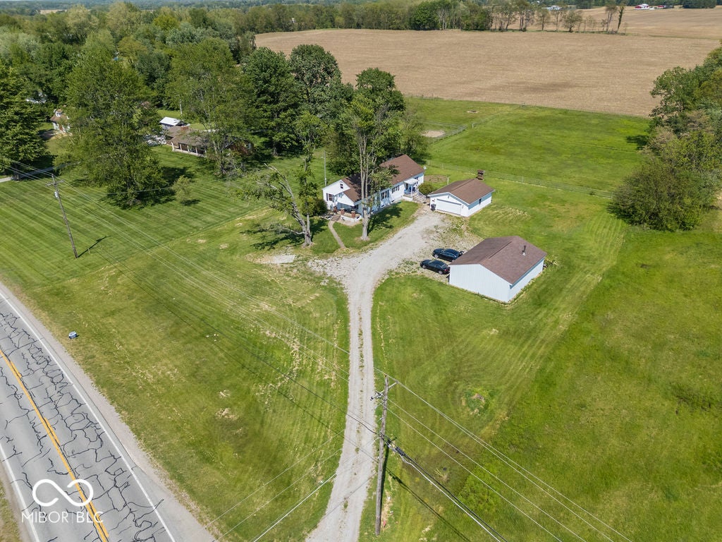 10557 N US Highway 31 — photo