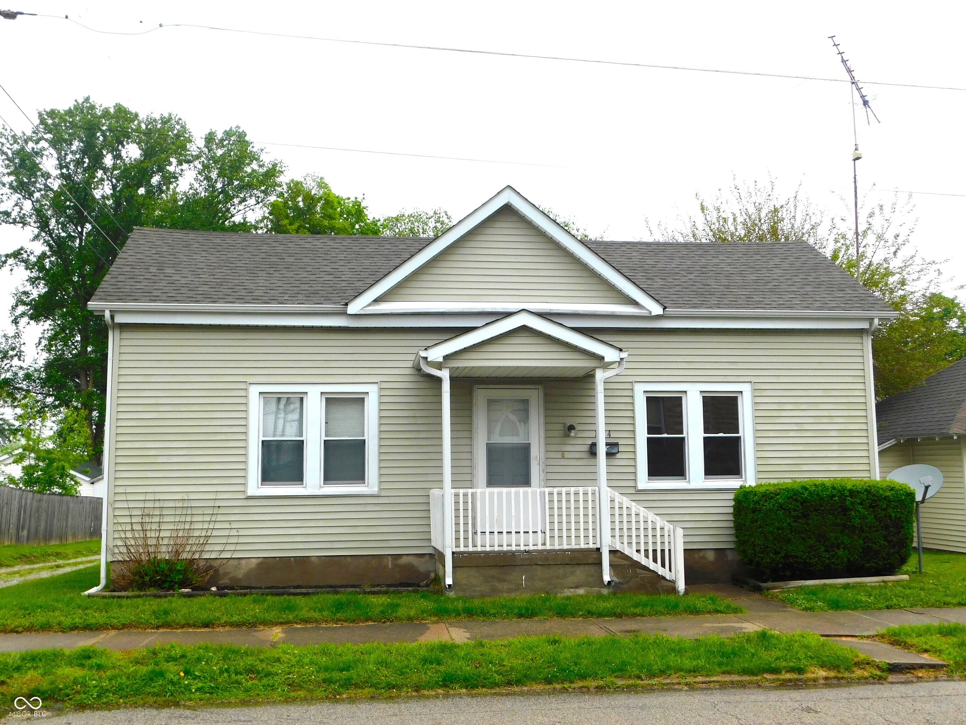 114 W Hendricks Street — photo