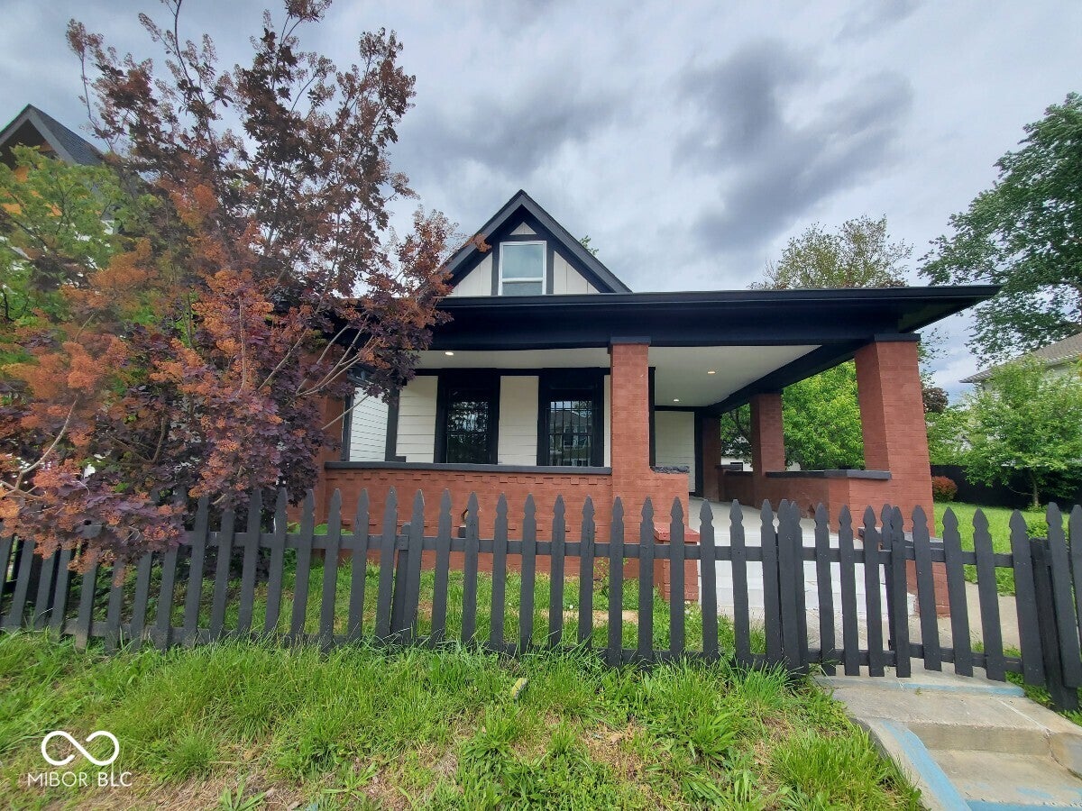 3320 E New York Street — photo