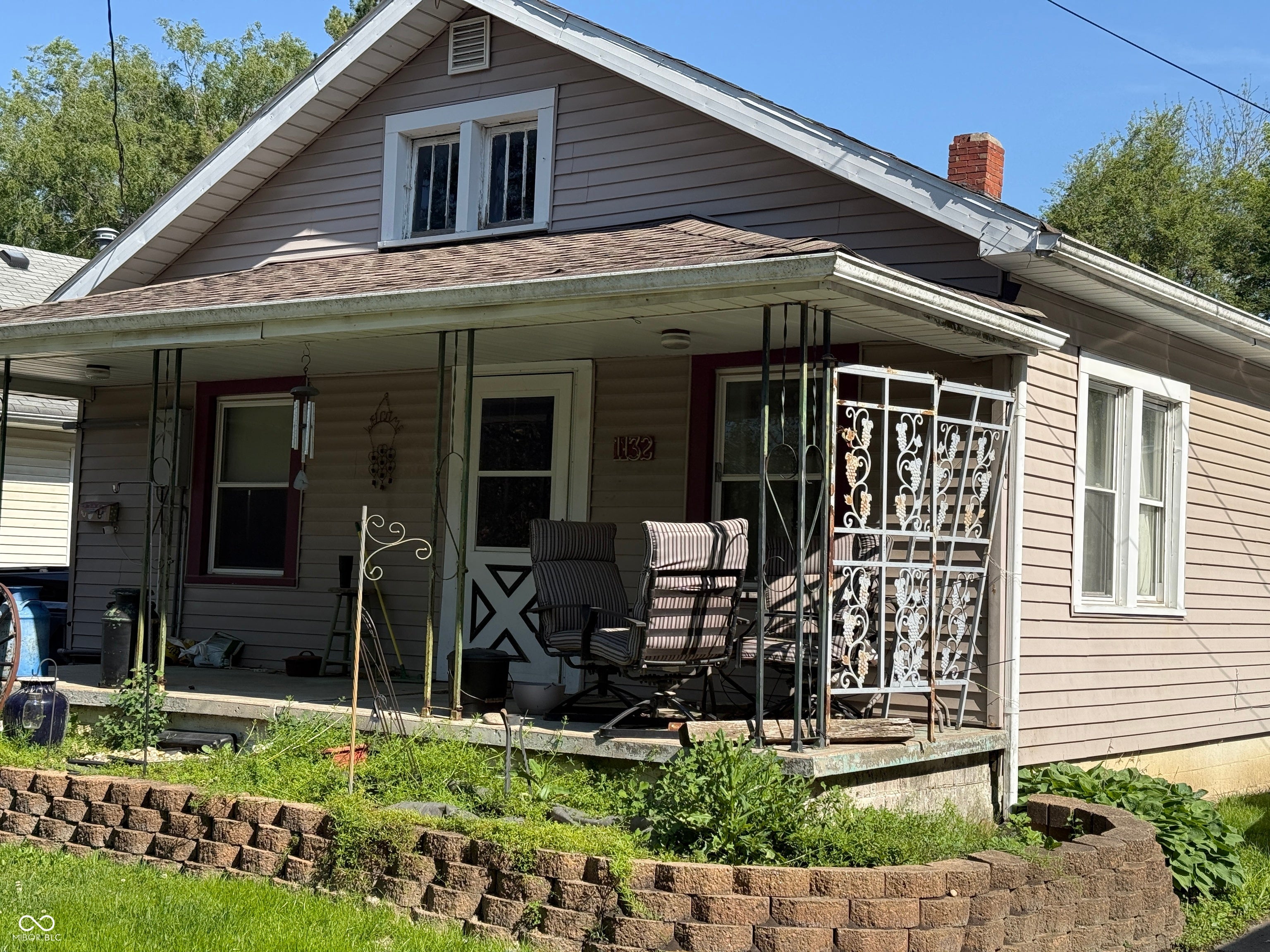 1132 Manor Court — photo