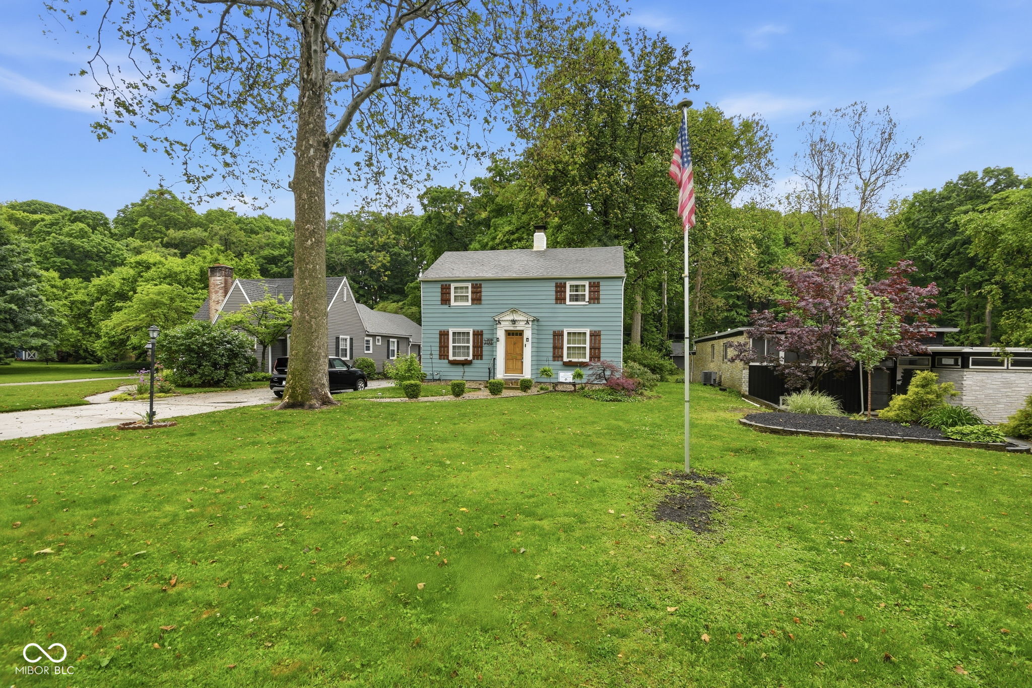 1121 Woodlawn Drive — photo