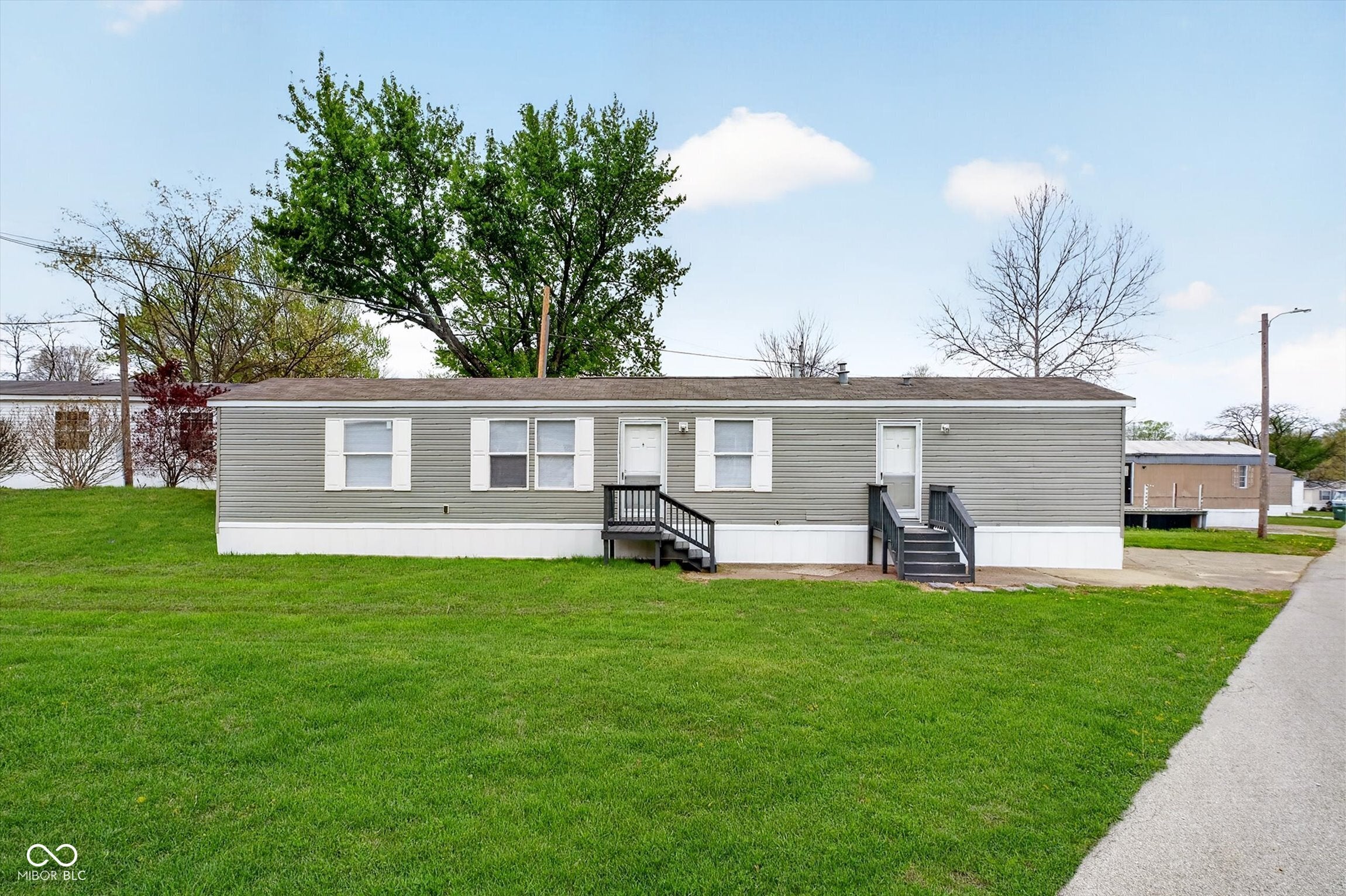 154 Echo Lake E — photo