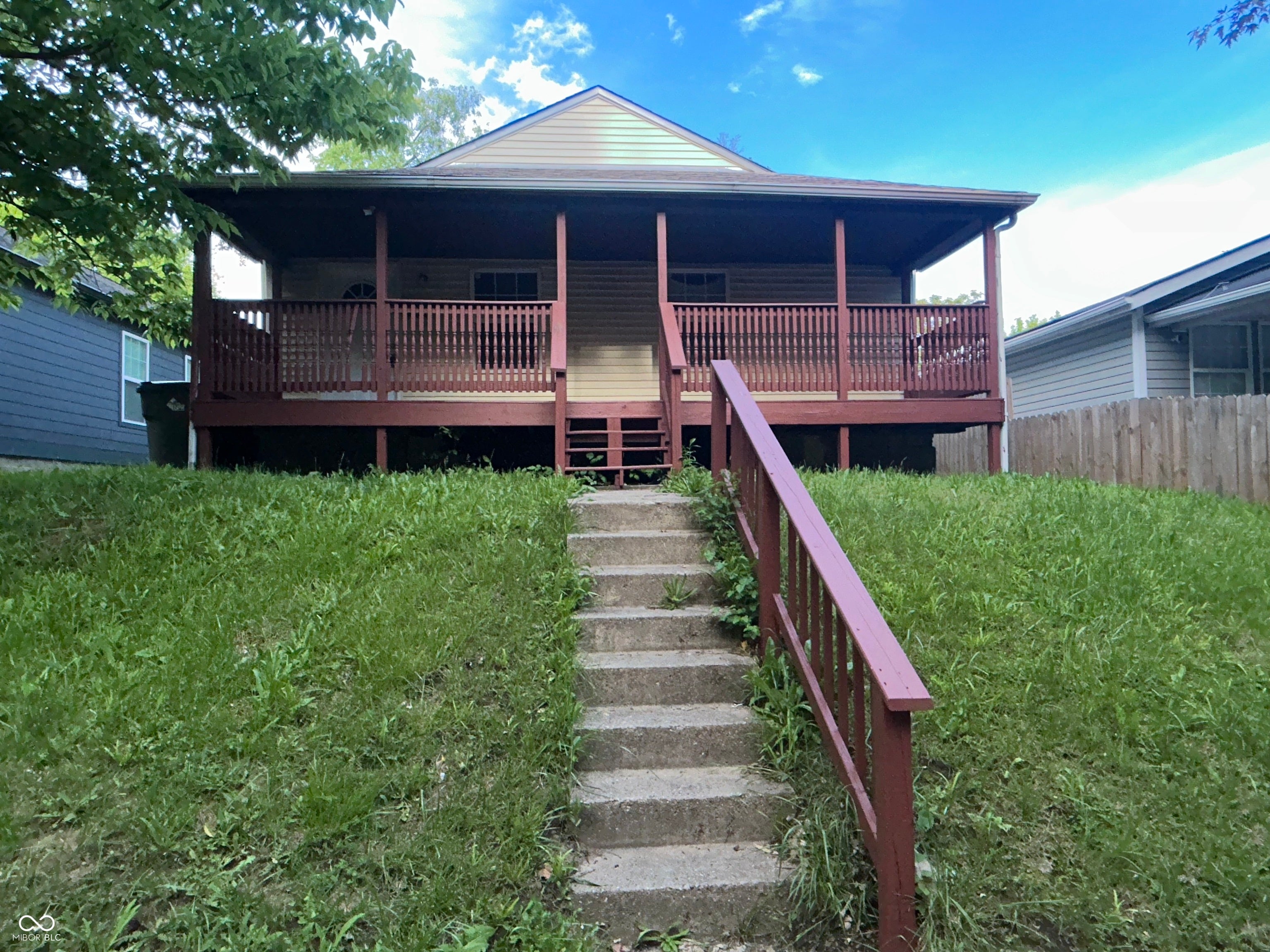 2403 N Parker Avenue — photo